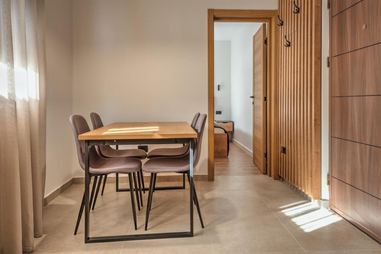 Apartmani Studio Proforma 콜라신 외부 사진