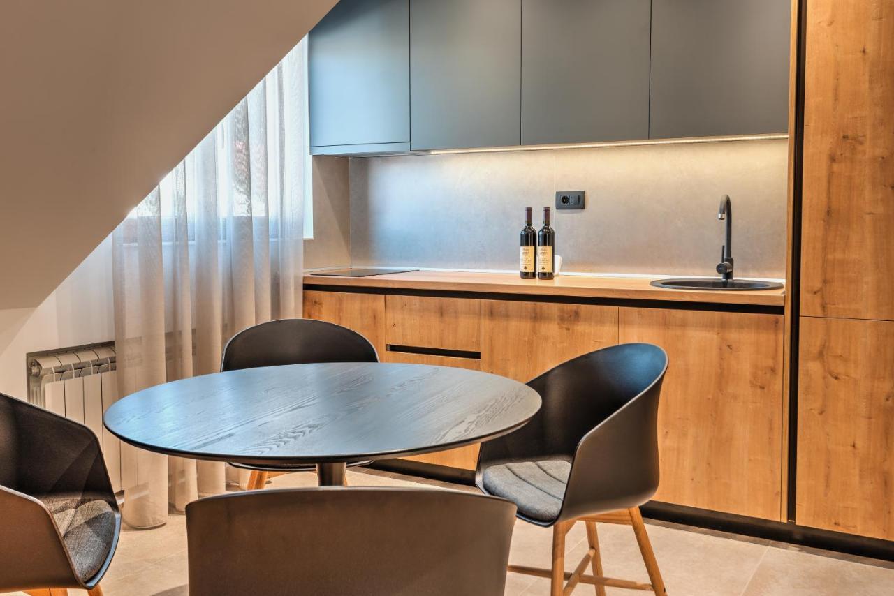 Apartmani Studio Proforma 콜라신 외부 사진