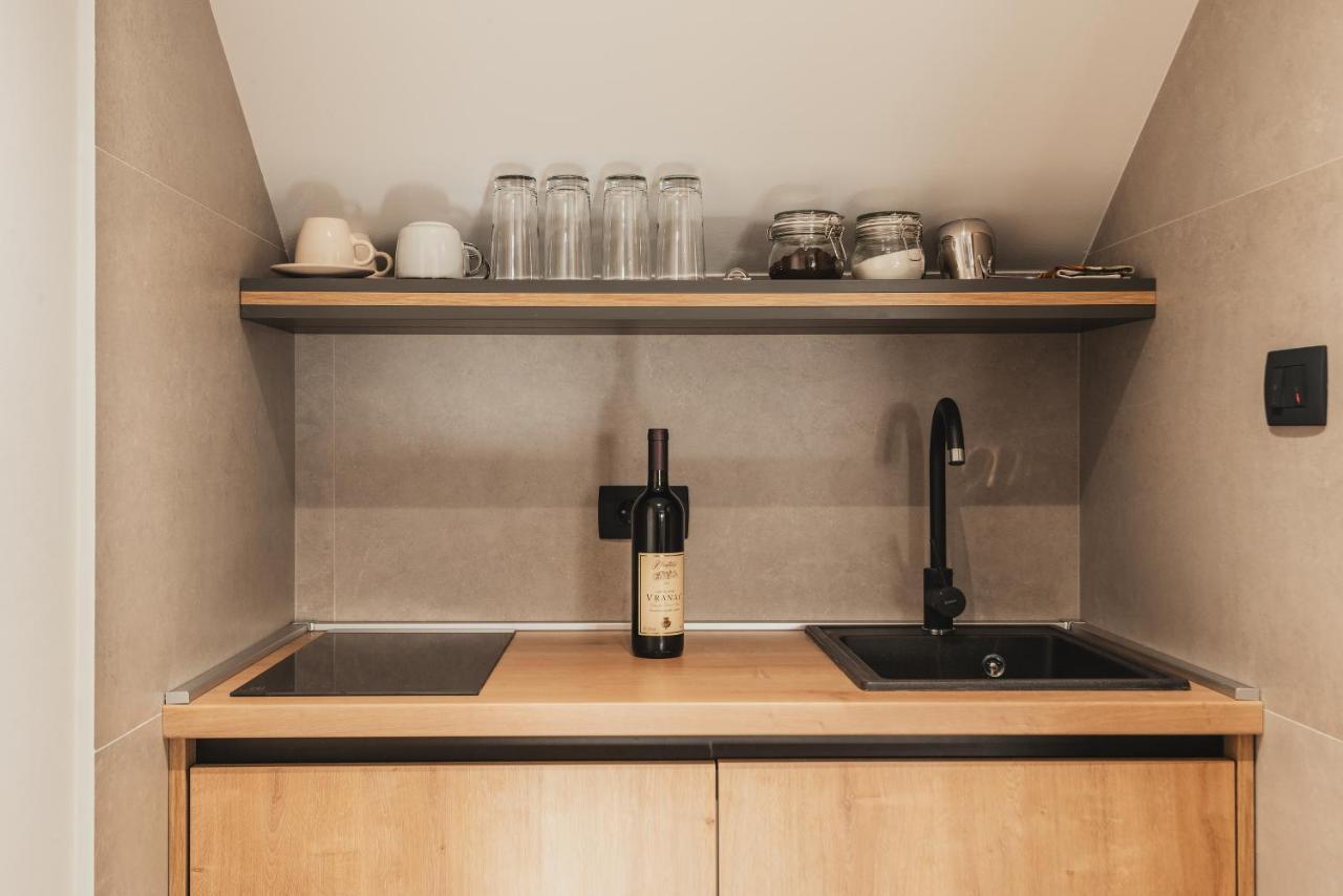 Apartmani Studio Proforma 콜라신 외부 사진