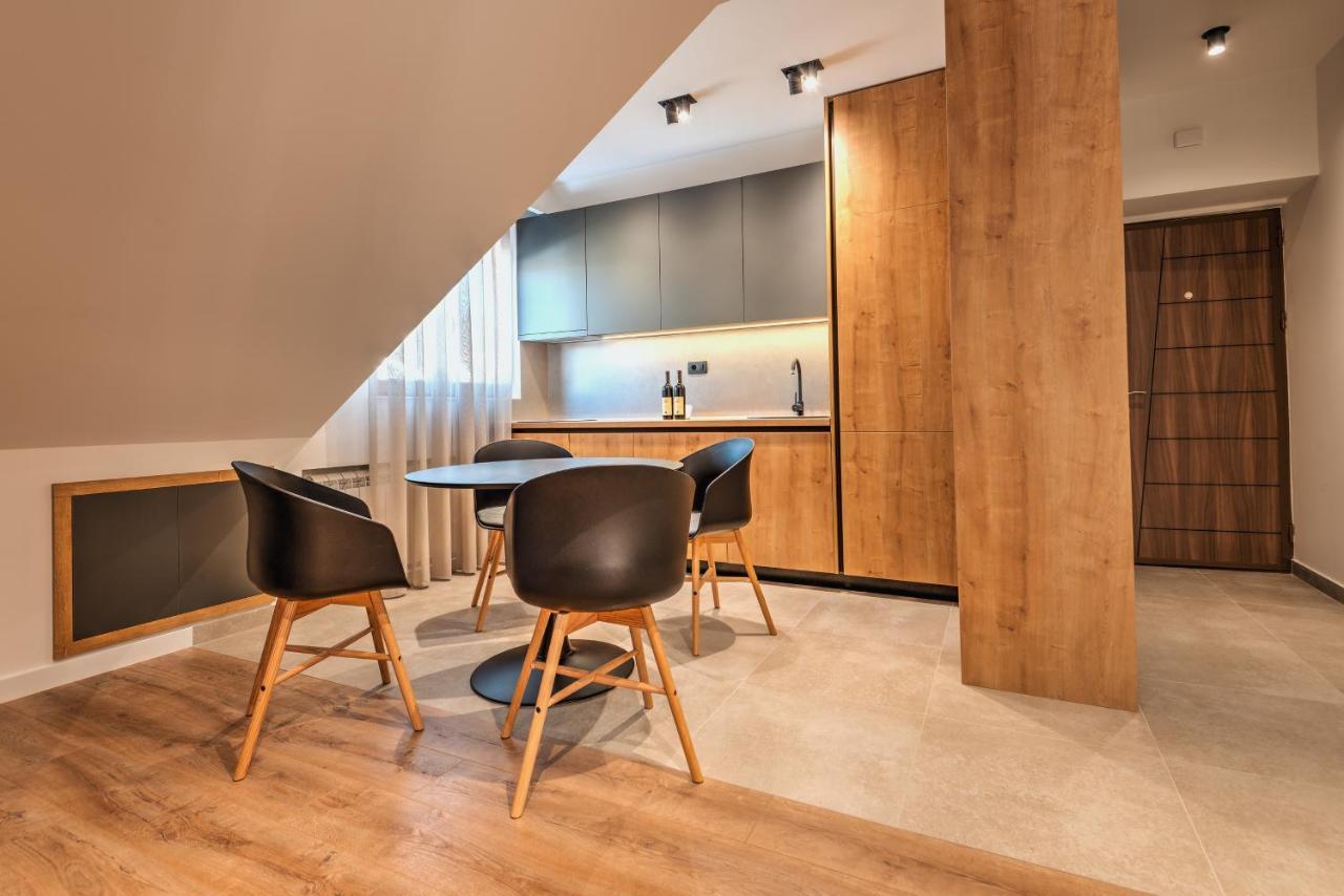 Apartmani Studio Proforma 콜라신 외부 사진